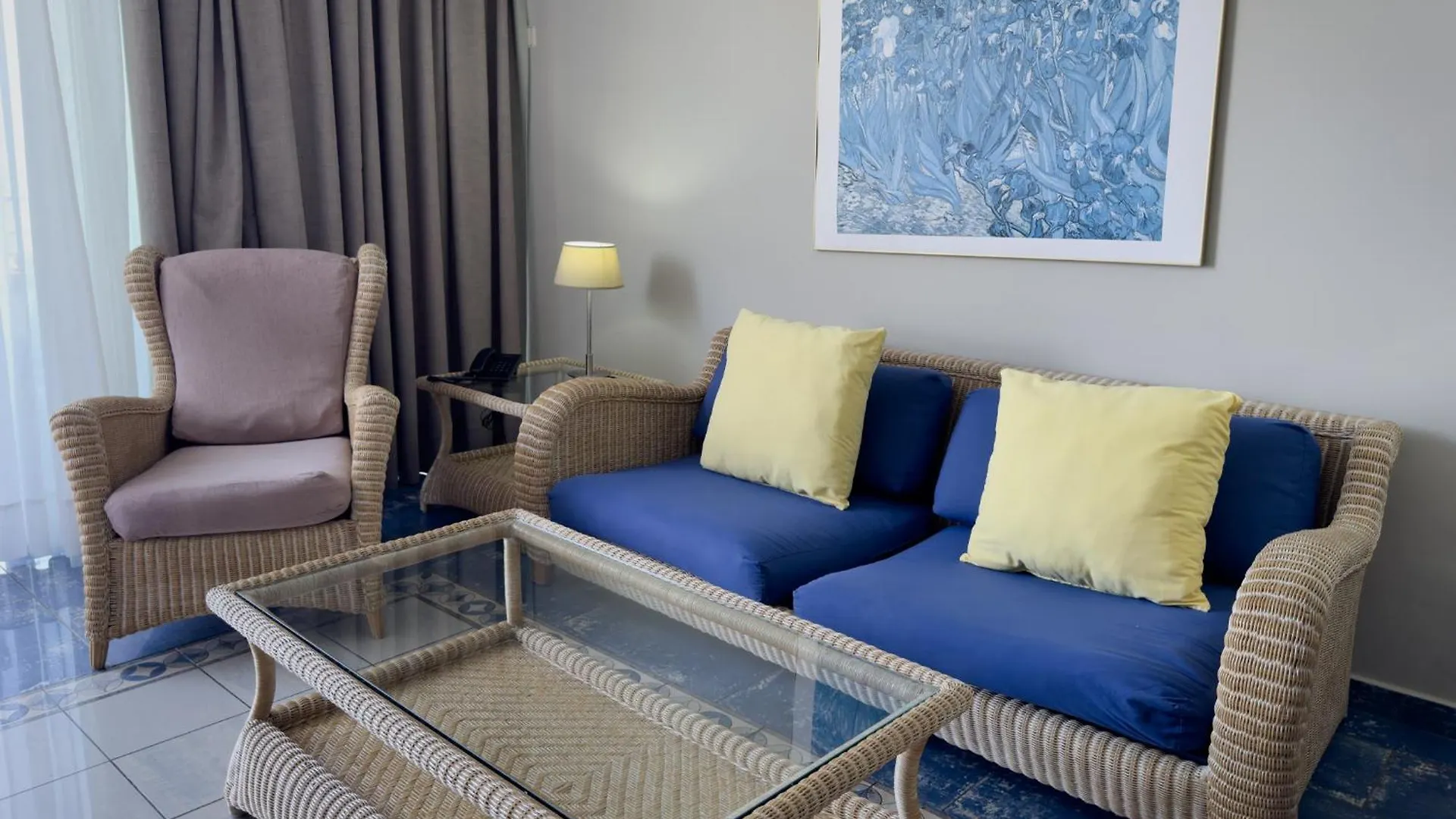 Holiday Club Jardin Amadores Apartahotel